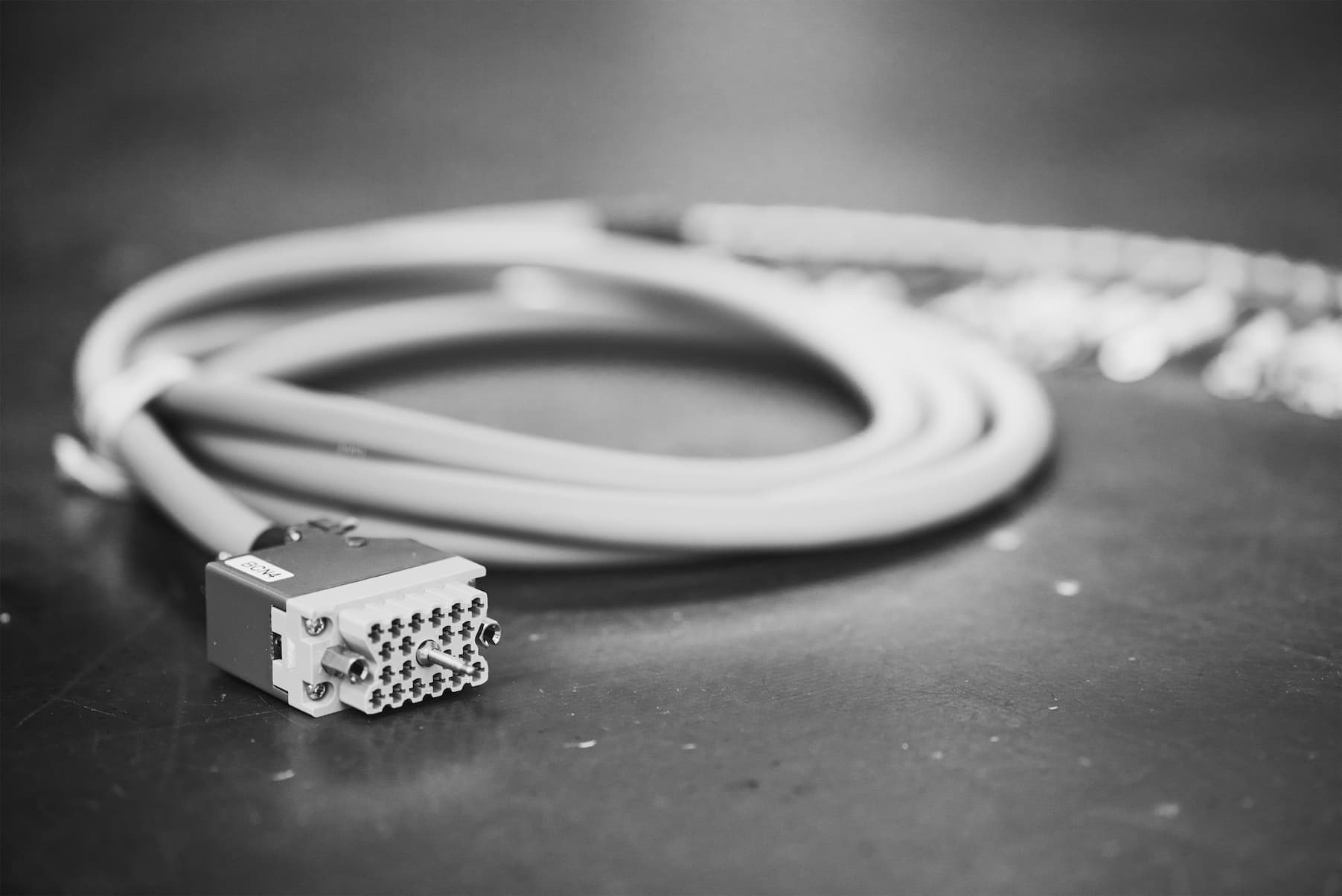株式会社メイワ電子様のコネクター写真